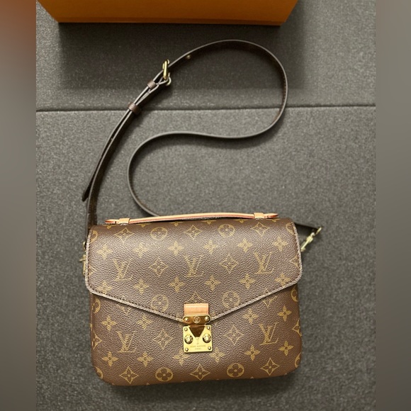 Authentic Louis Vuitton Monogram Pochette Métis - Picture 2 of 16